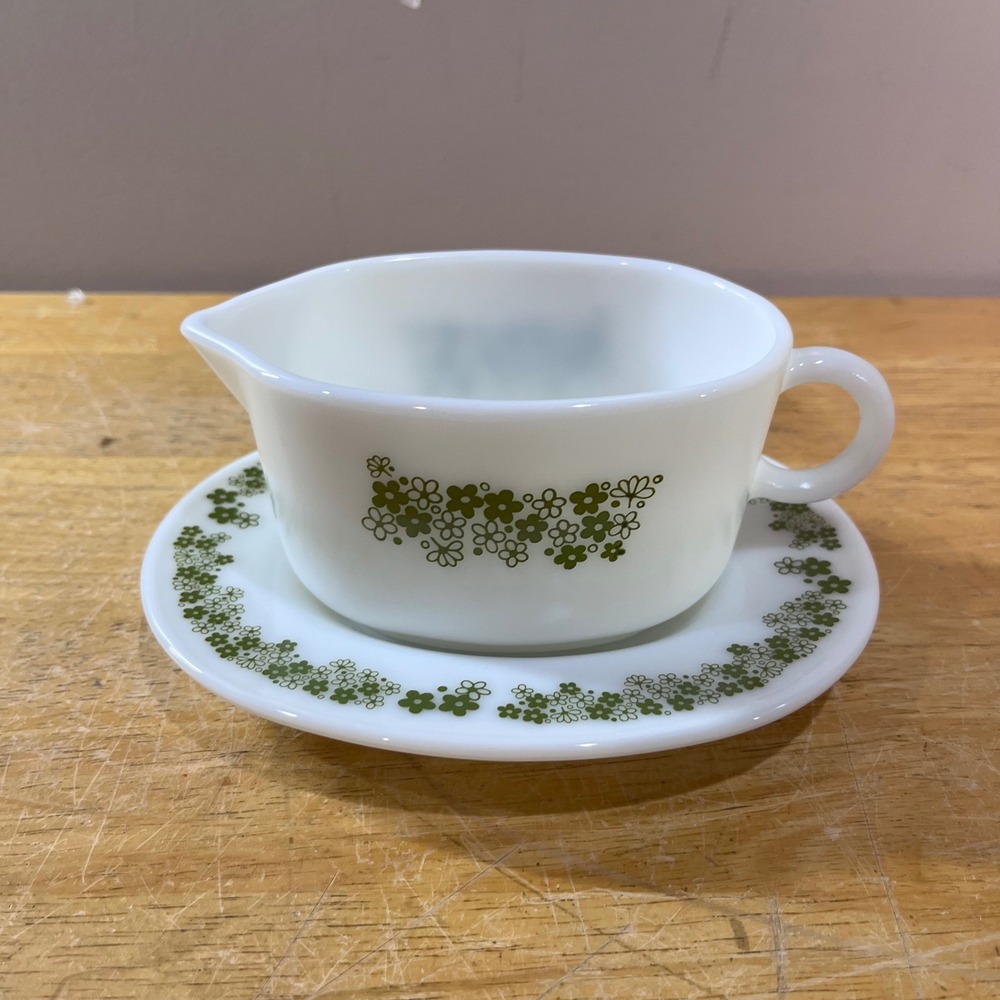 Vtg Pyrex Spring Blossom Green Gravy Boat with Underplate Crazy Daisy 2pc Set